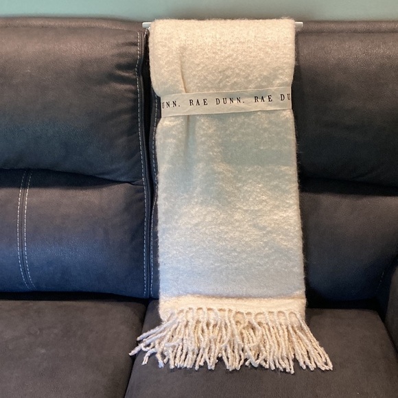 NEW Rae Dunn FA LA LA MITTEN FAUX MOHAIR 50X60 THROW WITH PATCH - Picture 6 of 6